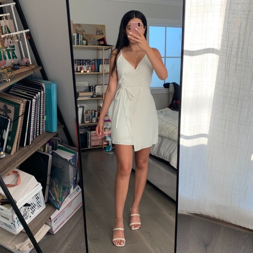 & Other Stories Sleeveless Wrap Mini Dress in White Size 6
